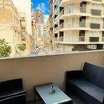 Deluxe 2 Bedroom Apartment *