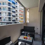 Deluxe 2 Bedroom Apartment *