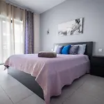 Deluxe 2 Bedroom Apartment *